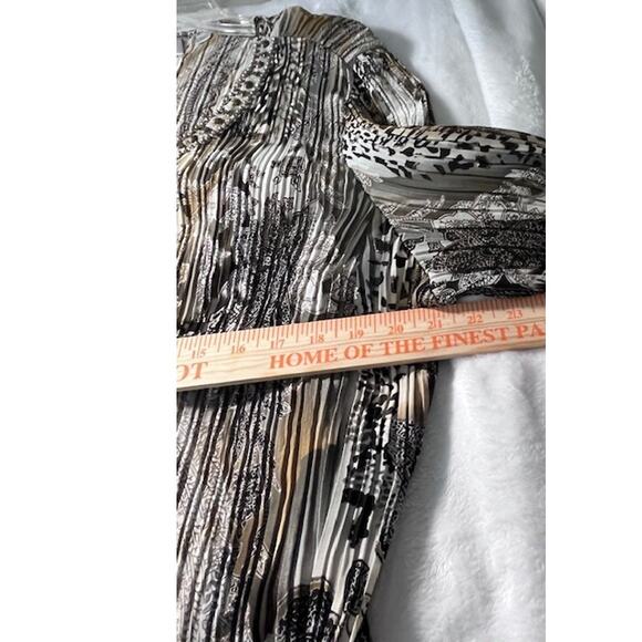 Avenue Animal Print Boho Blouse | Size 26/28 | Flowing Plus Size Statement Top - Picture 8 of 8